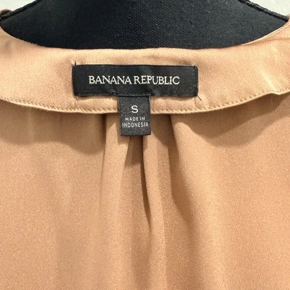 Banana Republic Tan Sleeveless Blouse - Picture 3 of 3